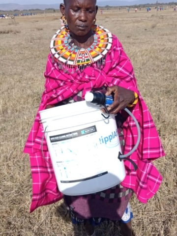 RipplAffect Samburu - Kitobor Eunice - holding filter