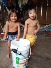 RipplAffect - Peru - two small kids with bucket 3237-San José-Sonia Rengifo Isuisa RipplAffect - Peru - two small kids with bucket