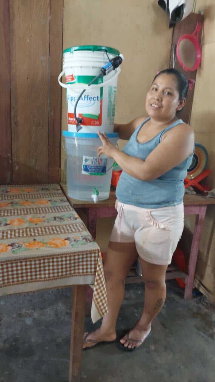 Peru good - with 2nd buckets clean water 4431-A.H LAS BRISAS-Anita Icahuate Amasifuen