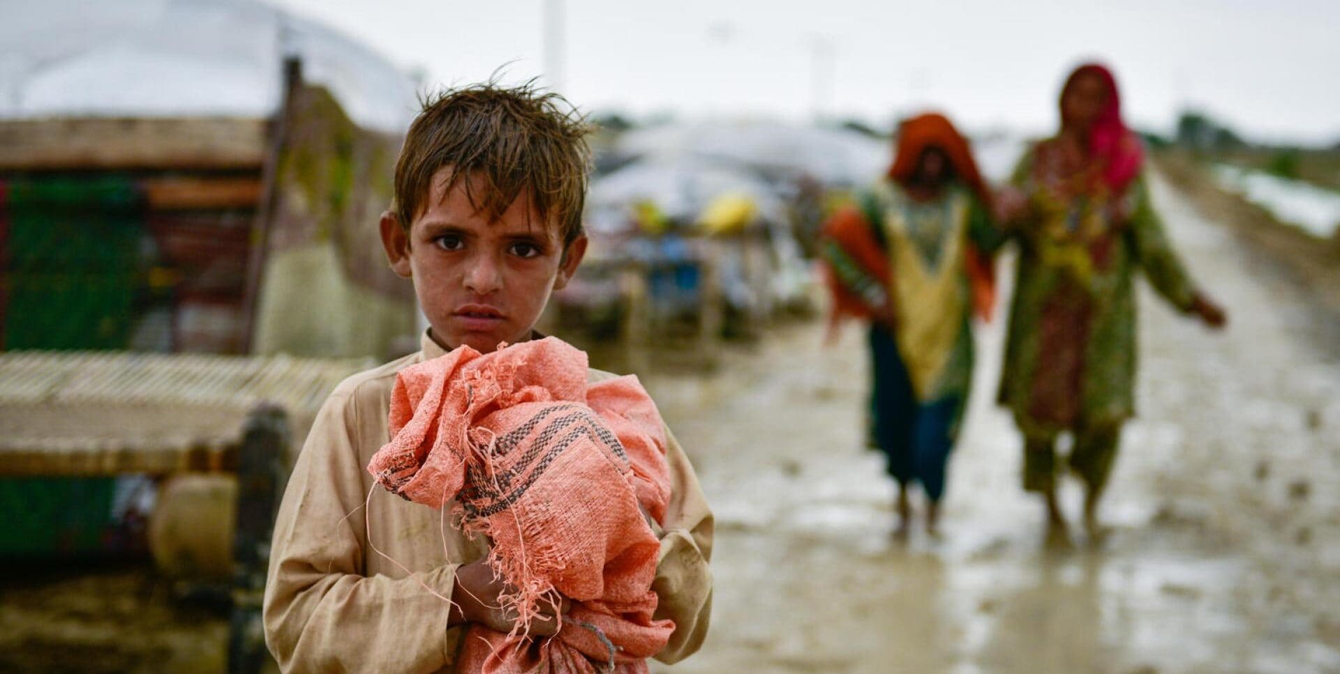 Pakistan flood UNICEF Kid UN0691098 (1)_0