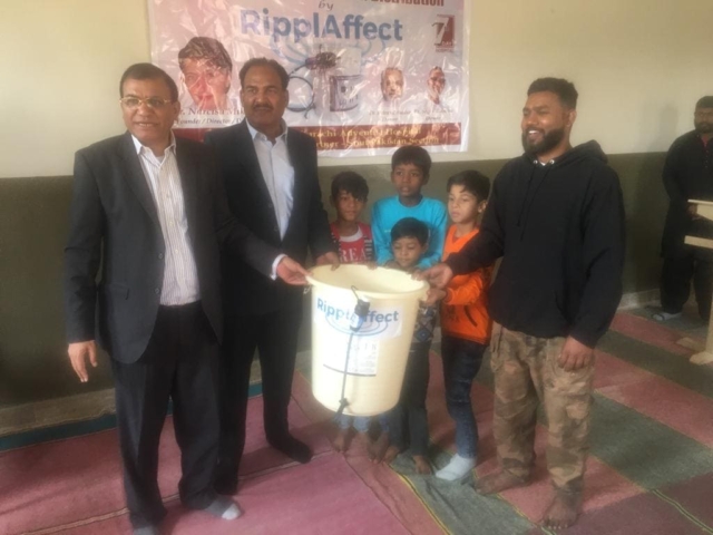 Pakistan - family receiving filter