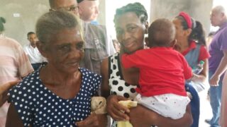 Dominican Republic 2025 - Ladies-with-small-kid18675-Mendoza
