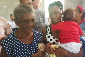 Dominican Republic 2025 - Ladies-with-small-kid18675-Mendoza Slider